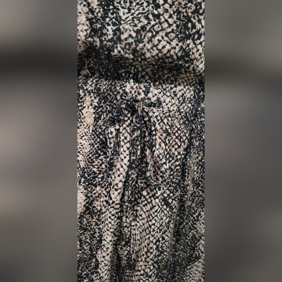 Kye Mi Snakeskin Print Romper NWT - Picture 5 of 12